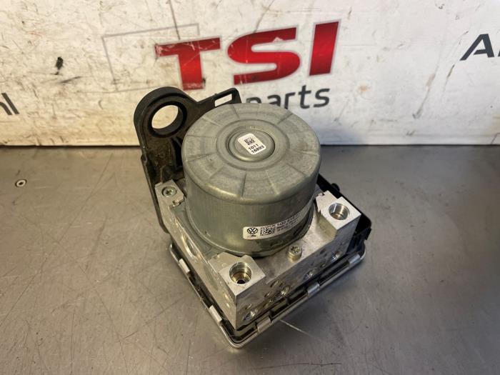 Gebrauchte ABS Pumpe Volkswagen Golf Sportsvan (AUVS) 1.5 TSI Evo BlueMotion 16V Preis € 150,04 Mit Mehrwertsteuer angeboten von TSI-Parts / Allmotorparts B.V.