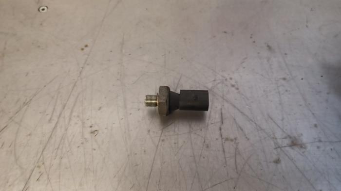 Begagnade Oljetryckssensor Volkswagen Passat (3C2) 1.8 TSI 16V Pris € 17,00 Marginaltabell erbjuds av TSI-Parts / Allmotorparts B.V.