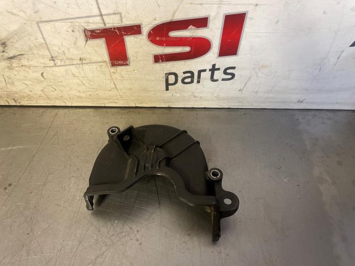 Usagé Couvercle de distribution Skoda Fabia III (NJ3) 1.2 TSI 16V Prix € 8,00 Règlement à la marge proposé par TSI-Parts / Allmotorparts B.V.