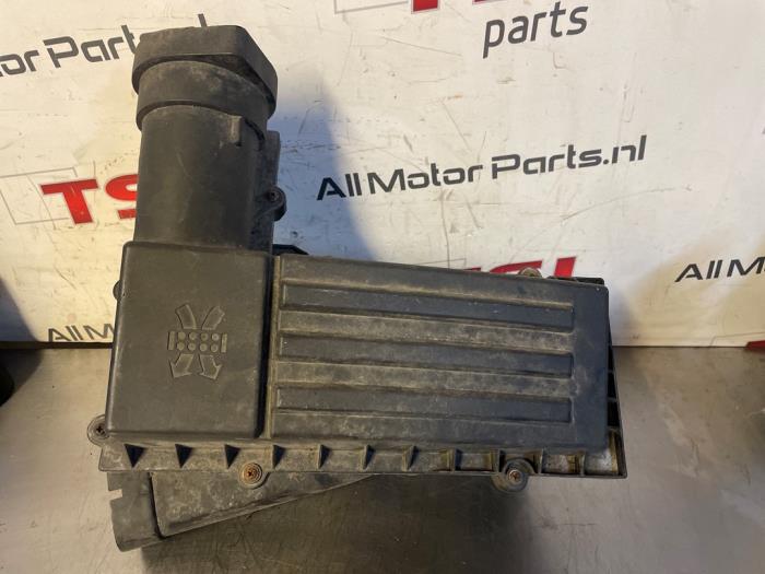 Begagnade Luftfilterhus Volkswagen Tiguan (5N1/2) 2.0 TSI 16V 4Motion Pris € 24,50 Marginaltabell erbjuds av TSI-Parts / Allmotorparts B.V.