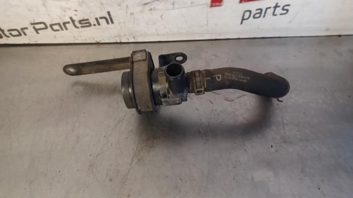 Begagnade Extra vattenpump Volkswagen Golf V (1K1) 1.4 TSI 122 16V Pris € 15,00 Marginaltabell erbjuds av TSI-Parts / Allmotorparts B.V.