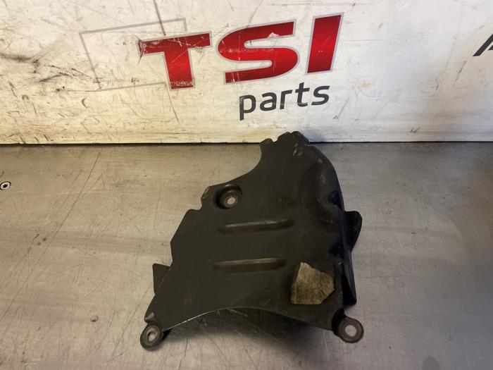 Usagé Couvercle de distribution Volkswagen Golf IV (1J1) 1.6 Prix € 10,00 Règlement à la marge proposé par TSI-Parts / Allmotorparts B.V.