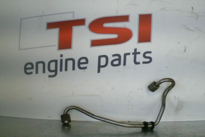 Fuel injector supply pipe