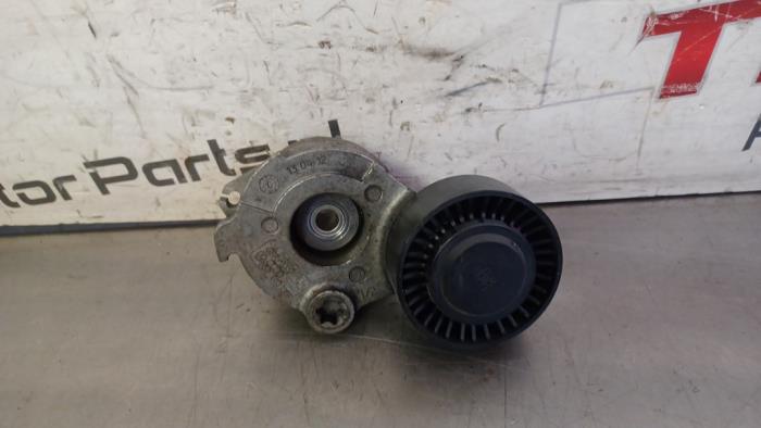 Usados Rodillo tensor correa múltiple Audi A6 (C7) 3.0 TDI V6 24V Quattro Precio € 19,00 Norma de margen ofrecido por TSI-Parts / Allmotorparts B.V.