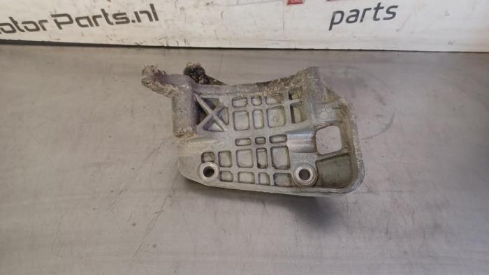 Usagé Support dynamo haut Audi SQ5 (8RB) 3.0 TDI V6 24V Prix € 15,00 Règlement à la marge proposé par TSI-Parts / Allmotorparts B.V.