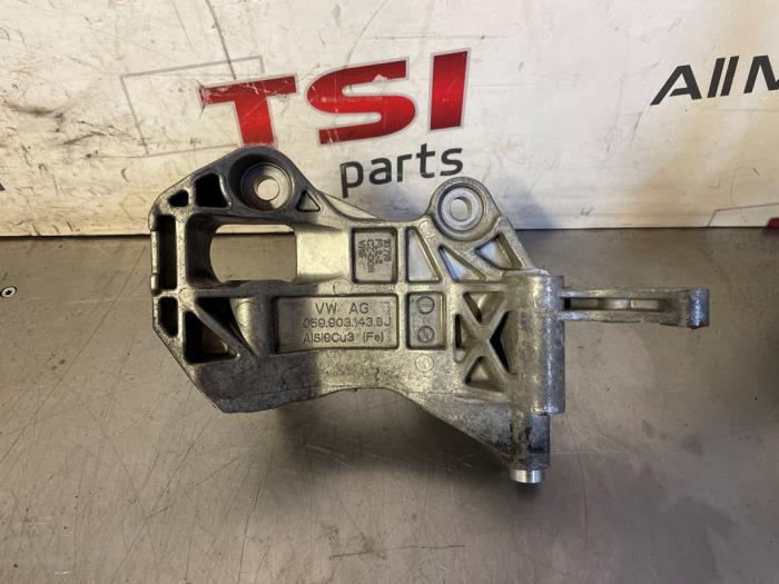 Usagé Support dynamo haut Audi SQ5 (8RB) 3.0 TDI V6 24V Prix € 15,00 Règlement à la marge proposé par TSI-Parts / Allmotorparts B.V.