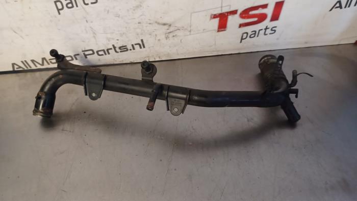 Begagnade Vattenrör Volkswagen Passat (3B3) 2.0 Pris € 40,00 Marginaltabell erbjuds av TSI-Parts / Allmotorparts B.V.