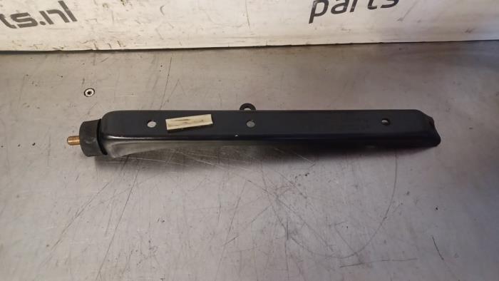 Used Engine mount Volkswagen Passat (3B3) 2.0 Price € 10,00 Margin scheme offered by TSI-Parts / Allmotorparts B.V.