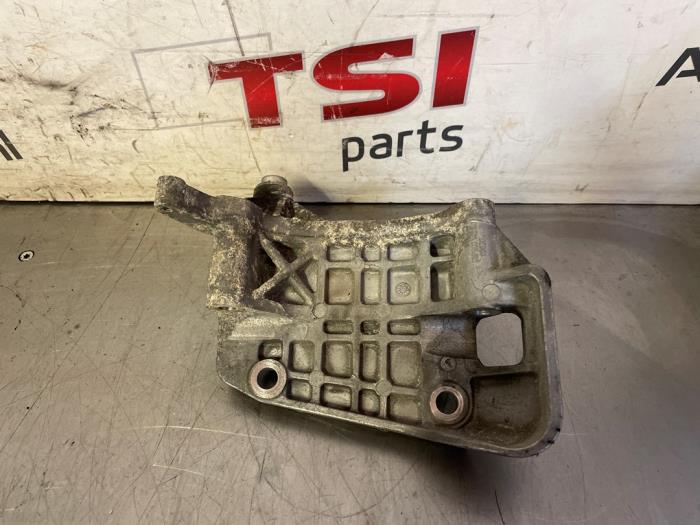 Usagé Support dynamo haut Audi A6 Avant (C7) 3.0 TDI V6 24V Quattro Prix € 15,00 Règlement à la marge proposé par TSI-Parts / Allmotorparts B.V.