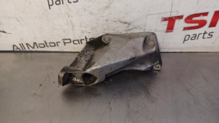 Used Engine mount Volkswagen Passat (3B3) 2.0 Price € 17,00 Margin scheme offered by TSI-Parts / Allmotorparts B.V.