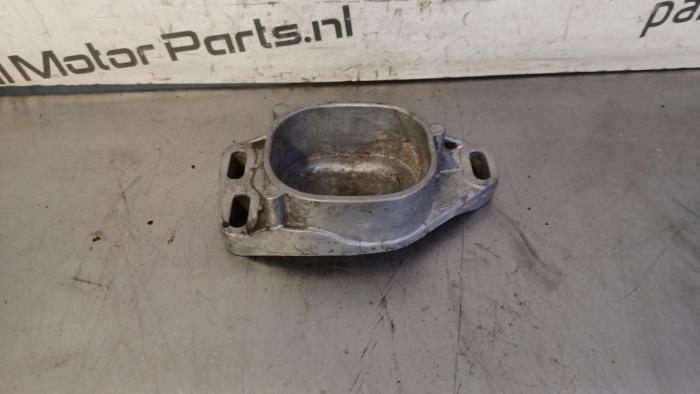Used Engine mount Volkswagen Passat (3B3) 2.0 Price € 15,00 Margin scheme offered by TSI-Parts / Allmotorparts B.V.