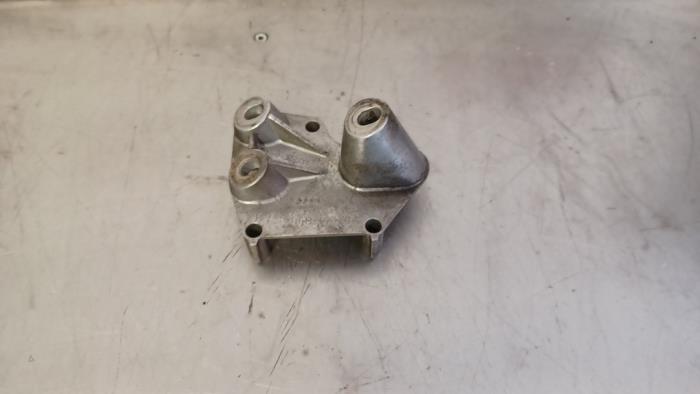 Used Engine mount Volkswagen Passat (3B3) 2.0 Price € 20,00 Margin scheme offered by TSI-Parts / Allmotorparts B.V.