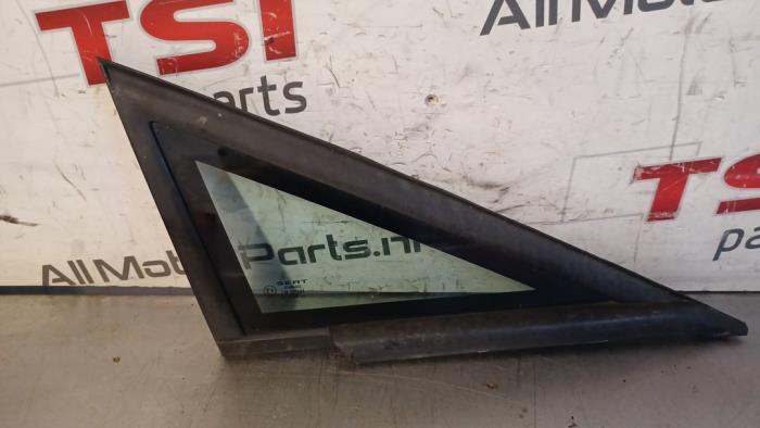 Usados Ventanilla triangular derecha delante Seat Leon (1P1) 2.0 TFSI FR 16V Precio € 25,00 Norma de margen ofrecido por TSI-Parts / Allmotorparts B.V.