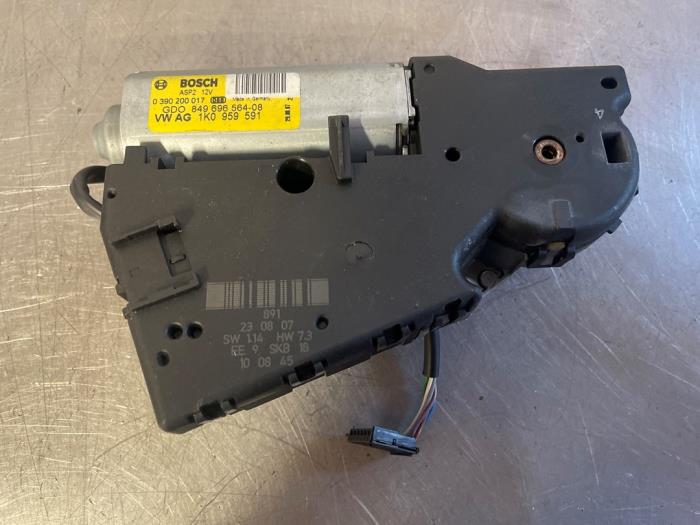 Używane Silnik szyberdachu Seat Leon (1P1) 2.0 TFSI FR 16V Cena € 15,00 Procedura marży oferowane przez TSI-Parts / Allmotorparts B.V.