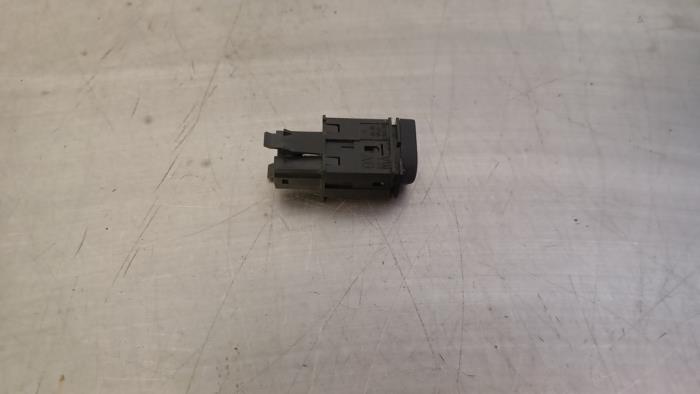 Używane Przelacznik ESP Seat Leon (1P1) 2.0 TFSI FR 16V Cena € 10,00 Procedura marży oferowane przez TSI-Parts / Allmotorparts B.V.