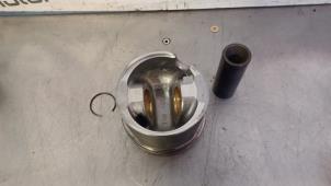 Piston d'un Volkswagen Transporter T5 2.0 BiTDI DRF 4 Motion 2012