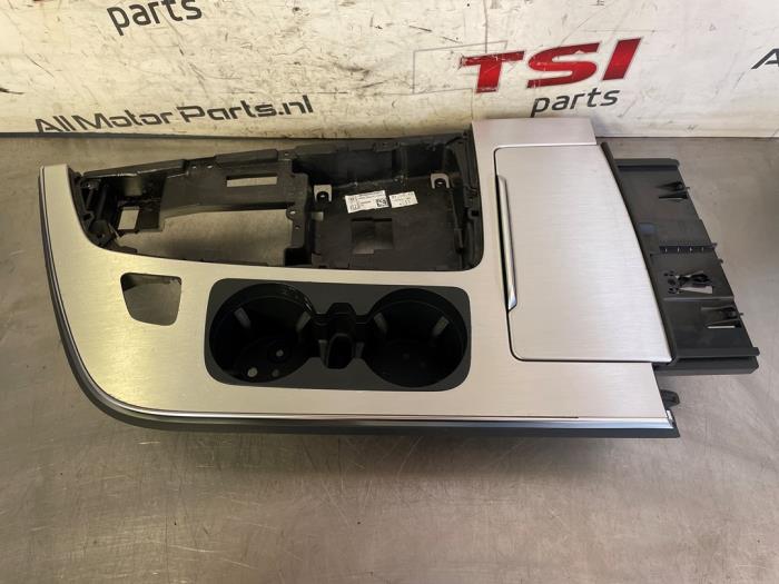 Używane Listwa ozdobna Audi SQ7 (4MB/4MG) 4.0 TDI V8 32V Cena € 35,00 Procedura marży oferowane przez TSI-Parts / Allmotorparts B.V.