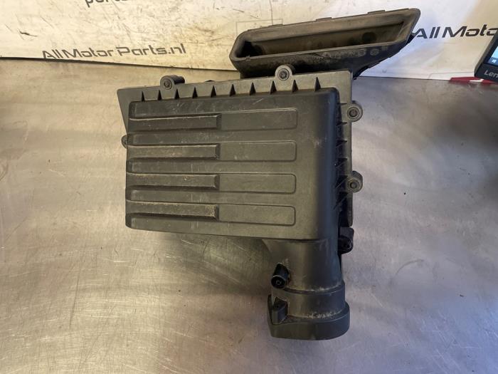 Begagnade Luftfilterhus Volkswagen Touran (5T1) 2.0 TDI 150 Pris € 37,50 Marginaltabell erbjuds av TSI-Parts / Allmotorparts B.V.