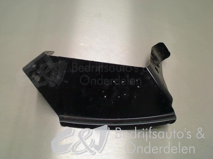Front bumper bracket, left from a Opel Movano 2.3 CDTi 16V FWD 2014