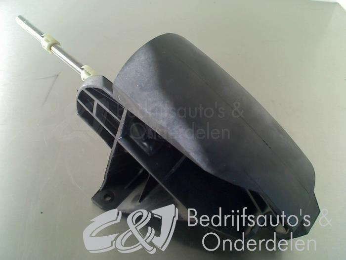 Gear lever from a Renault Master IV (FV) 2.3 dCi 100 16V FWD 2012