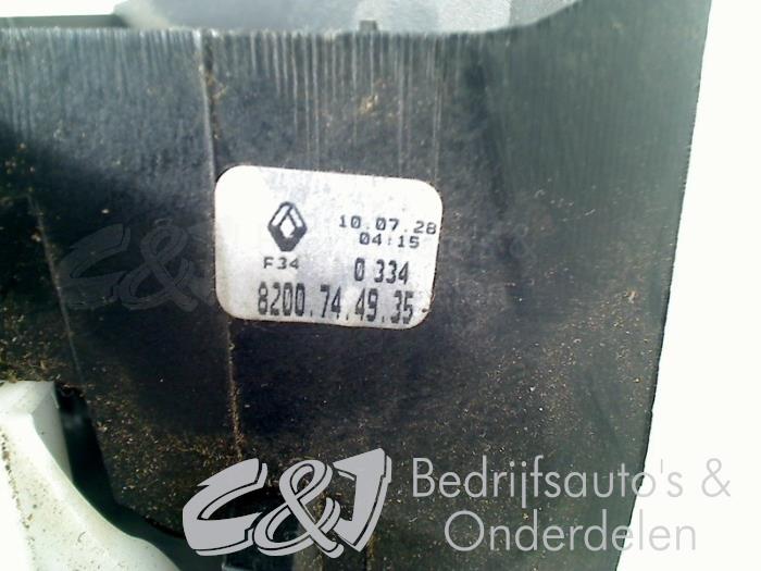 Gear lever from a Renault Master IV (FV) 2.3 dCi 100 16V FWD 2012