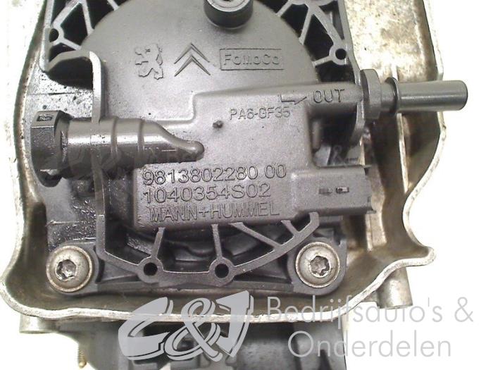 Kraftstofffiltergehäuse van een Peugeot Expert (G9) 2.0 HDiF 16V 130 2013