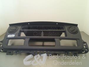 Gebrauchte Mittelkonsole Renault Master III (FD/HD) 3.0 dCi 16V 140 Preis € 52,50 Margenregelung angeboten von C&J bedrijfsauto's & onderdelen