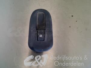 Used Electric window switch Renault Master IV (FV) 2.3 dCi 125 16V FWD Price € 15,75 Margin scheme offered by C&J bedrijfsauto's & onderdelen