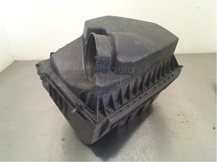 Air box from a Renault Master IV (FV) 2.3 dCi 125 16V FWD 2013