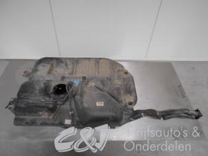Gebrauchte Krafstofftank Opel Vivaro 2.0 CDTI Preis € 210,00 Margenregelung angeboten von C&J bedrijfsauto's & onderdelen