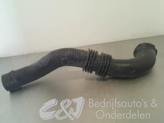 Air intake hose from a Renault Trafic New (FL) 2.0 dCi 16V 115 2012