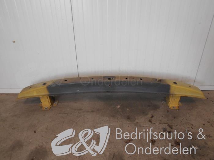 Front bumper frame from a Renault Trafic New (FL) 1.9 dCi 82 16V 2002