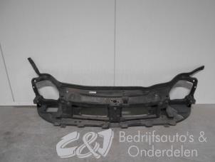 Gebrauchte Vorderwand Opel Vivaro 1.9 DI Preis € 42,00 Margenregelung angeboten von C&J bedrijfsauto's & onderdelen