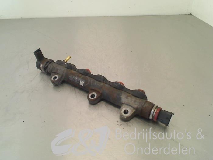 Fuel injector nozzle from a Opel Vivaro 2.0 CDTI 2012