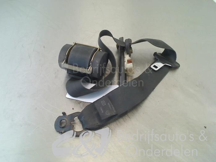 Set of front seatbelts from a Opel Vivaro 1.9 DI 2003