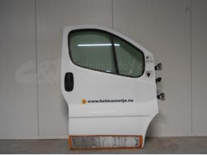 Używane Drzwi prawe wersja 2-drzwiowa Renault Trafic New (FL) 2.0 dCi 16V 115 Cena € 157,50 Procedura marży oferowane przez C&J bedrijfsauto's & onderdelen