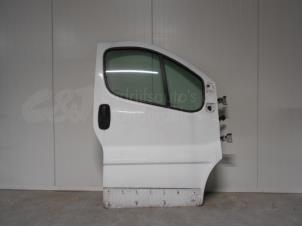 Używane Drzwi prawe wersja 2-drzwiowa Renault Trafic New (FL) 2.0 dCi 16V 115 Cena € 157,50 Procedura marży oferowane przez C&J bedrijfsauto's & onderdelen