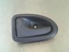 Door handle 4-door, front left from a Renault Trafic New (FL), 2001 / 2014 2.0 dCi 16V 115, Delivery, Diesel, 1.995cc, 84kW (114pk), FWD, M9R780; M9R782; M9R692; M9RF6; M9R786, 2006-08 / 2014-06 2010