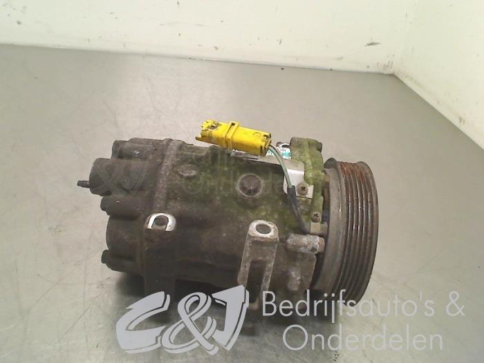Air conditioning pump from a Citroën Jumpy (G9) 2.0 HDI 120 16V 2010