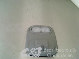 Używane Oswietlenie wewnetrzne przód Opel Vivaro 1.9 DI Cena € 31,50 Procedura marży oferowane przez C&J bedrijfsauto's & onderdelen