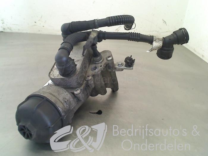 Boîtier filtre à huile d'un Opel Combo 1.6 CDTI 16V 2013