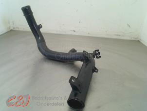 Usagé Tube intercooler Opel Combo 1.3 CDTI 16V Prix € 21,00 Règlement à la marge proposé par C&J Bedrijfsauto's & Onderdelen