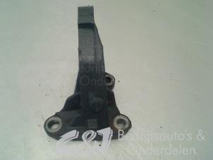 Used Support bearing, front right Opel Vivaro 1.9 DI Price € 47,25 Margin scheme offered by C&J bedrijfsauto's & onderdelen