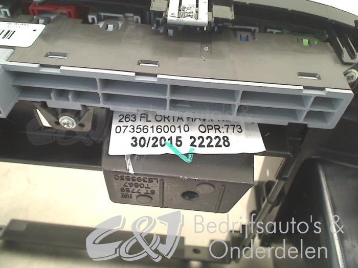 Panikbeleuchtung Schalter van een Fiat Doblo Cargo (263) 1.3 D Multijet 2015