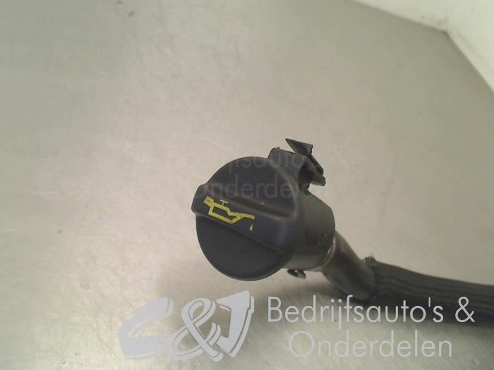Oil cap from a Peugeot Expert (G9) 2.0 HDiF 16V 130 2013