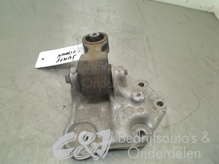 Gearbox mount from a Citroën Jumpy (G9) 1.6 HDI 2014