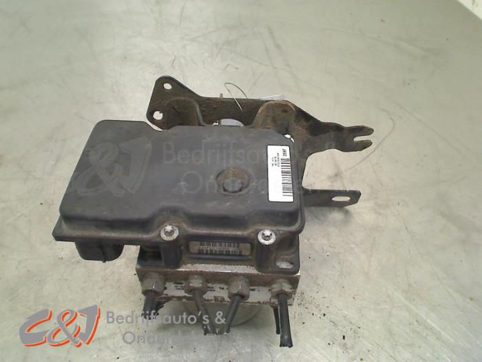 Usagé Pompe ABS Citroen Jumpy (G9) 1.6 HDI Prix € 15,75 Règlement à la marge proposé par C&J Bedrijfsauto's & Onderdelen