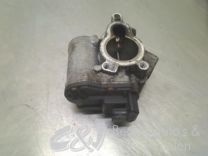 EGR valve from a Opel Vivaro 2.0 CDTI 2012