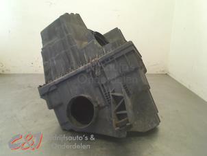 Usagé Boîtier filtre à air Volkswagen Transporter T5 1.9 TDi Prix € 52,50 Règlement à la marge proposé par C&J Bedrijfsauto's & Onderdelen