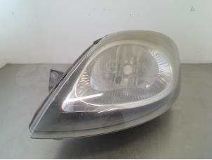 Used Headlight, left Opel Vivaro 1.9 DTI 16V Price € 31,50 Margin scheme offered by C&J bedrijfsauto's & onderdelen